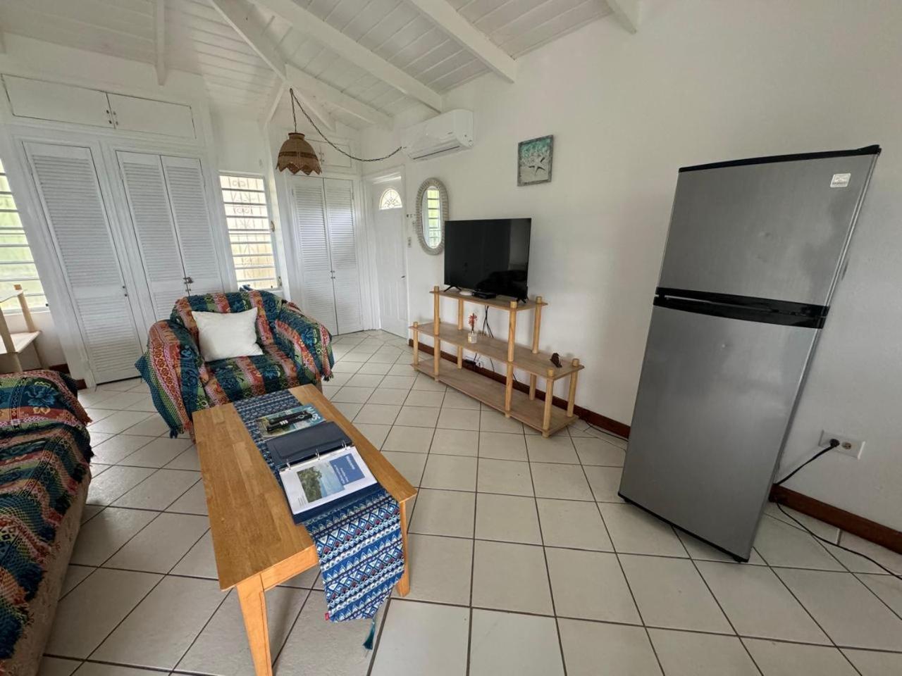Halcyon Heights Condominium Dickenson Bay エクステリア 写真