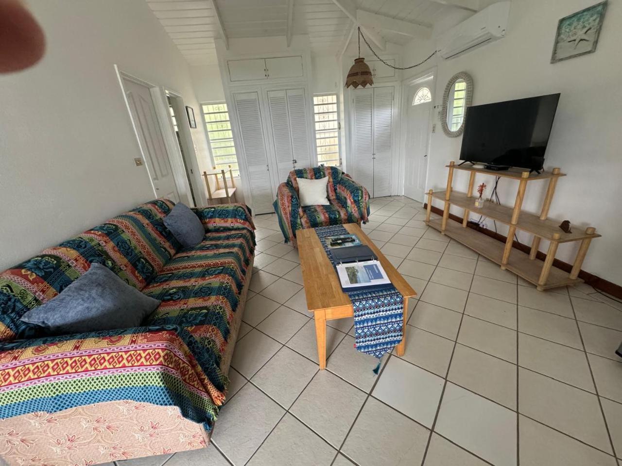 Halcyon Heights Condominium Dickenson Bay エクステリア 写真