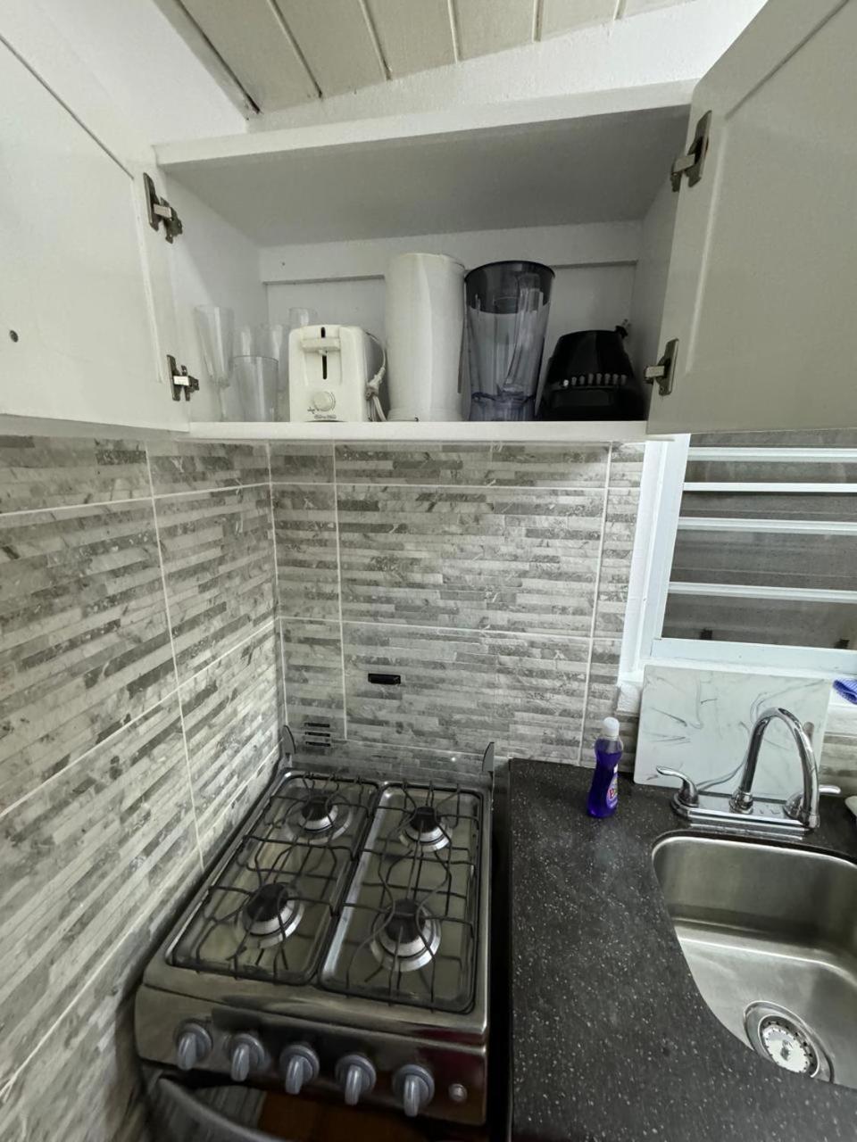 Halcyon Heights Condominium Dickenson Bay エクステリア 写真