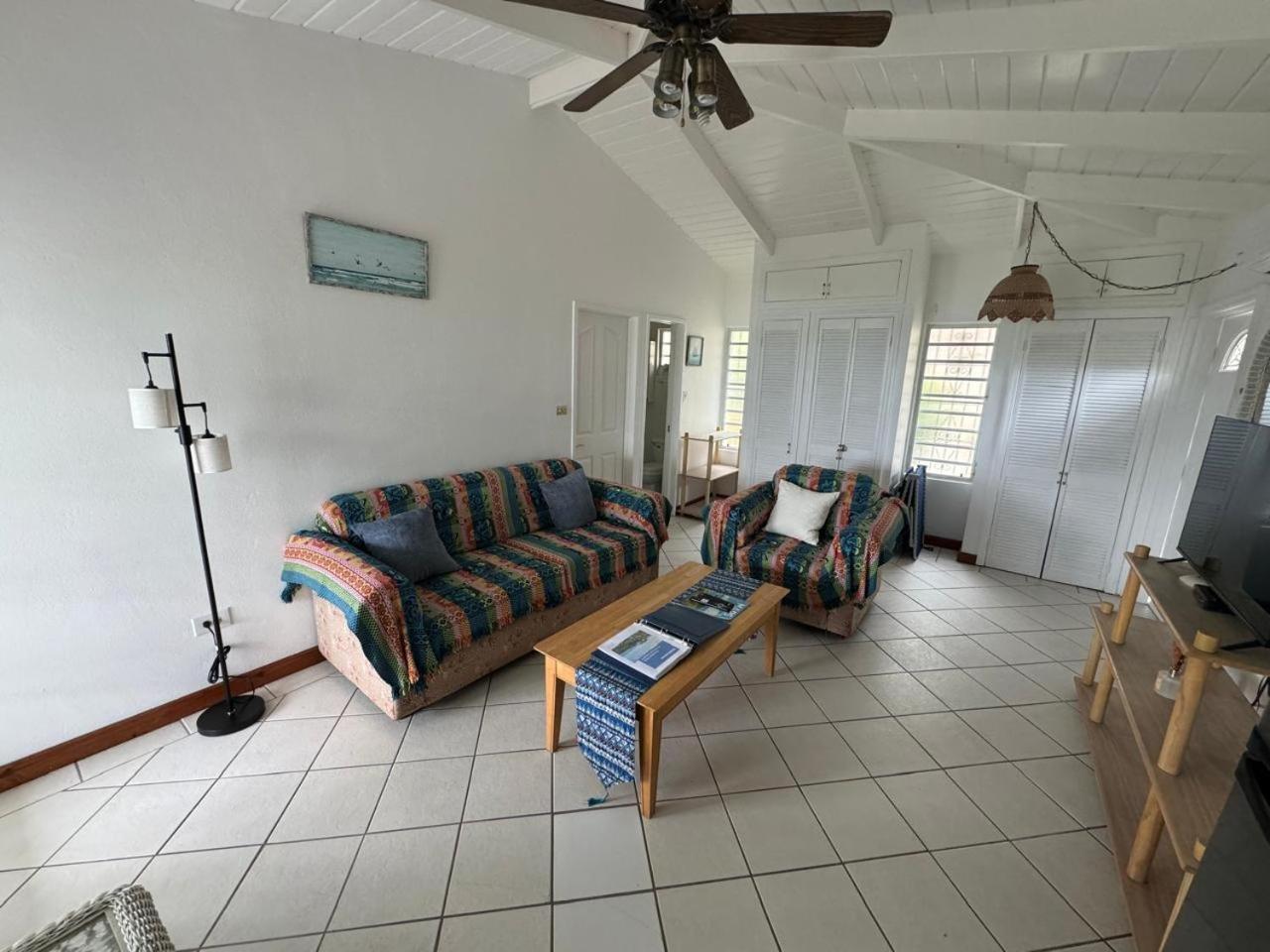 Halcyon Heights Condominium Dickenson Bay エクステリア 写真